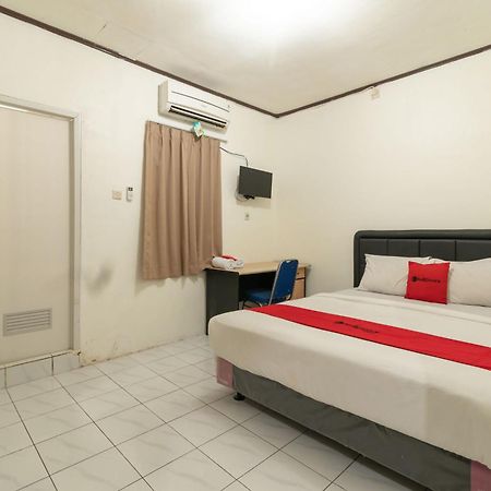 红多兹酒店-近英达水上乐园小屋 雅加达 外观 照片